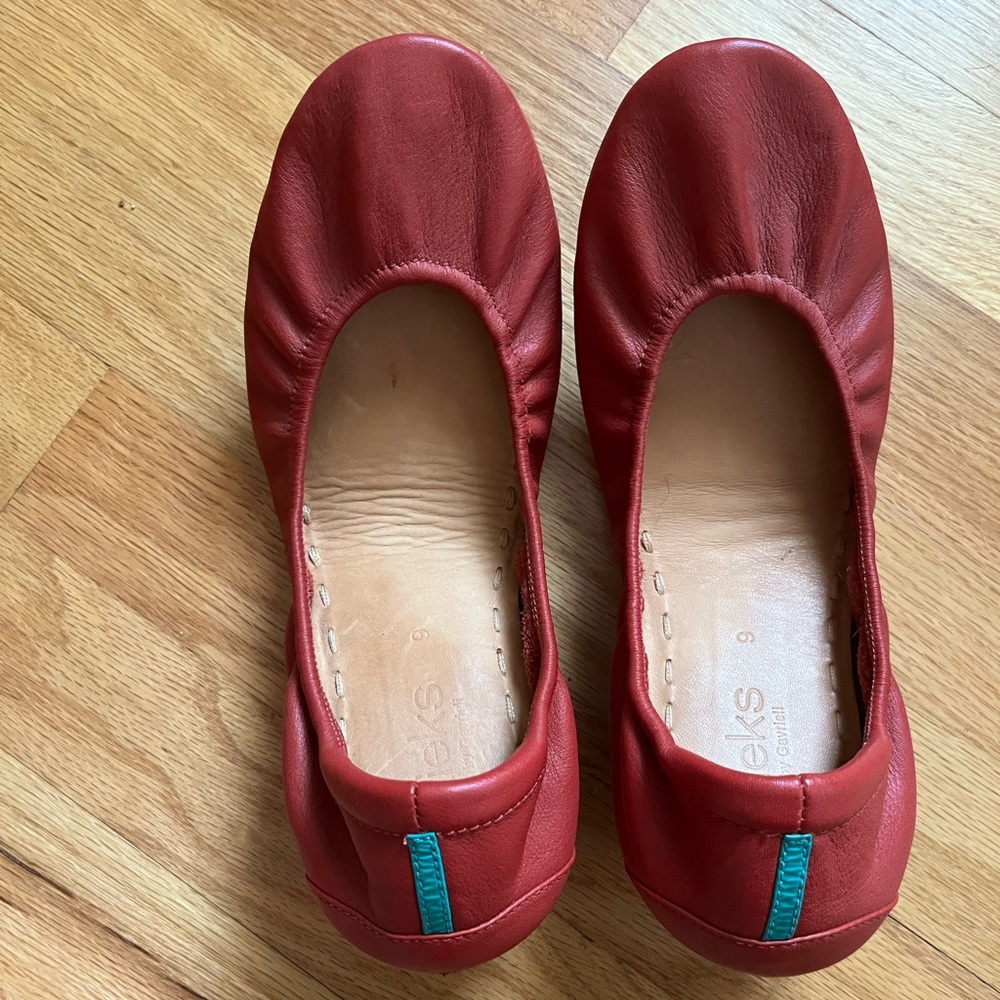 Excellent condition tieks.